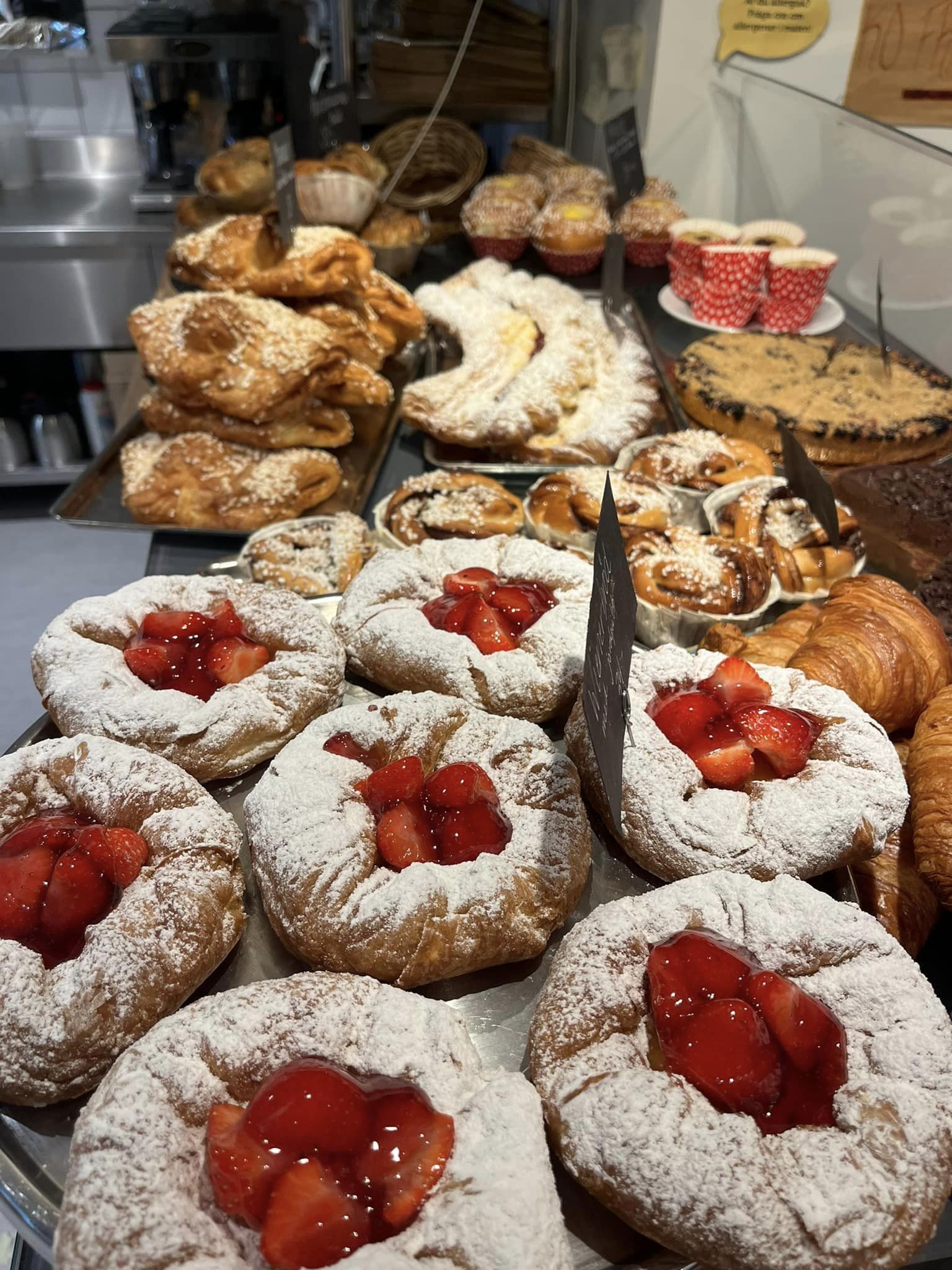Café och glassbod i charmig sekelskiftesmiljö bild 3