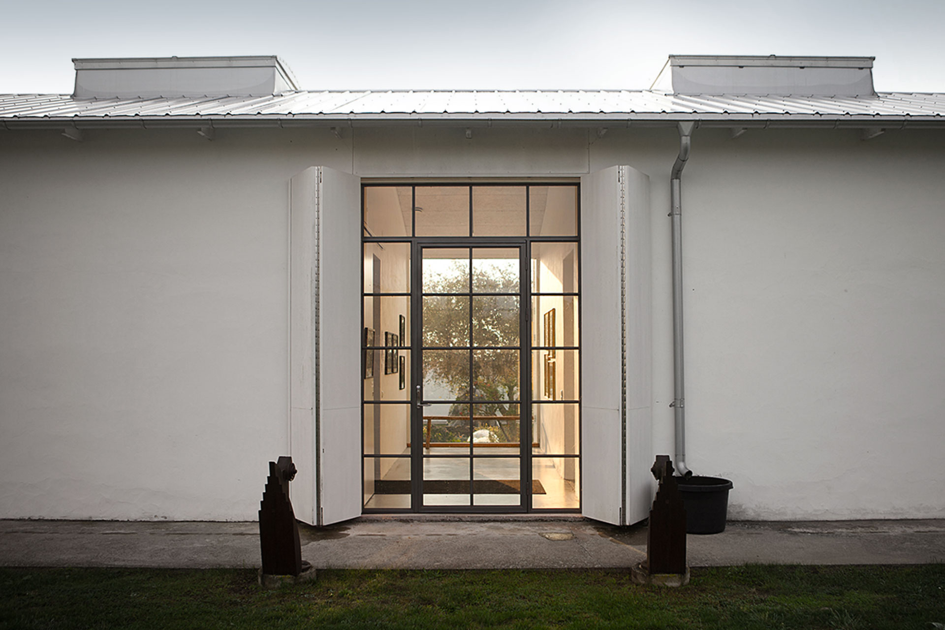 Spännande konsthall och vacker skulpturpark på södra Gotland bild 3