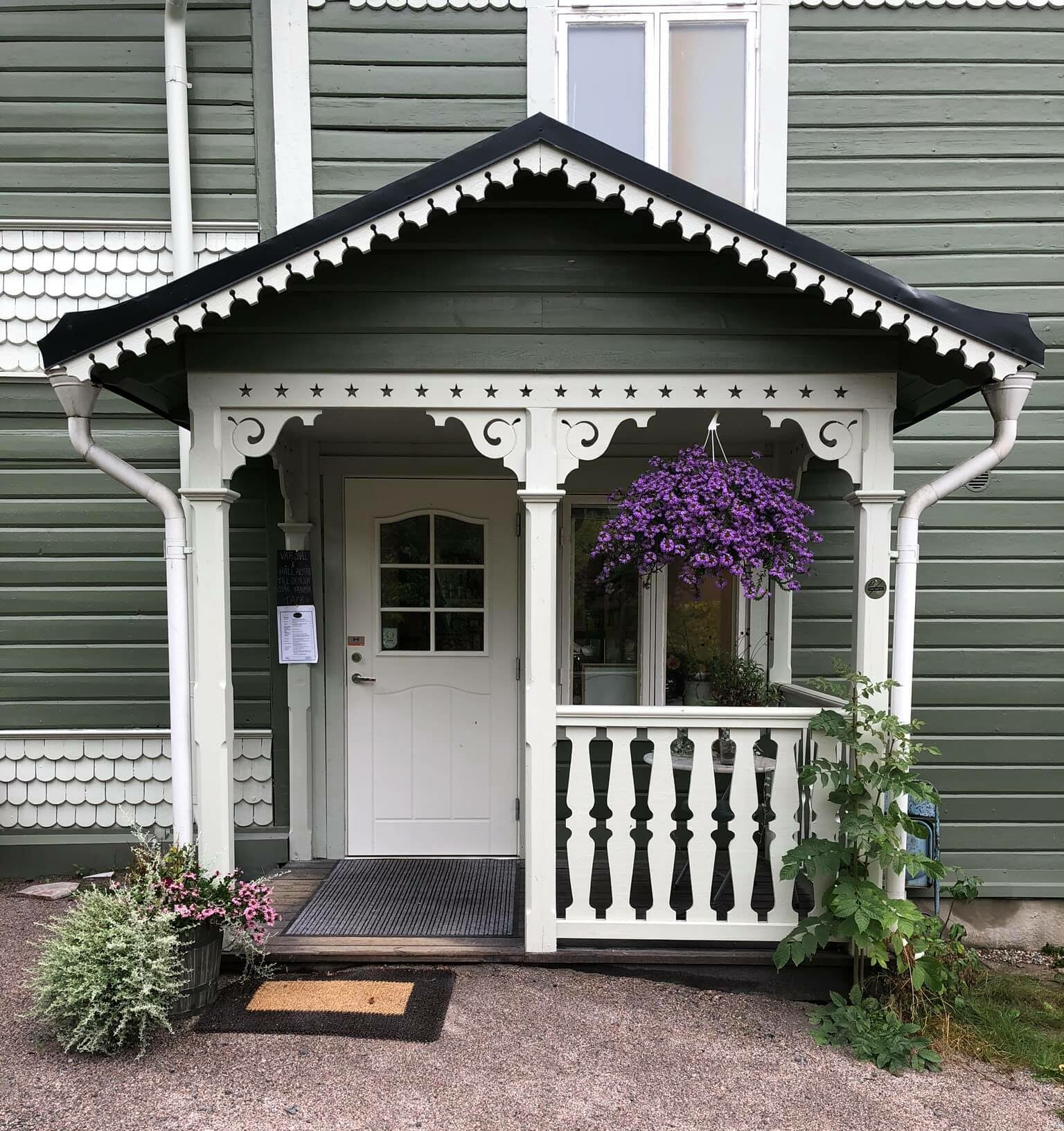 Café och glassbod i charmig sekelskiftesmiljö bild 2