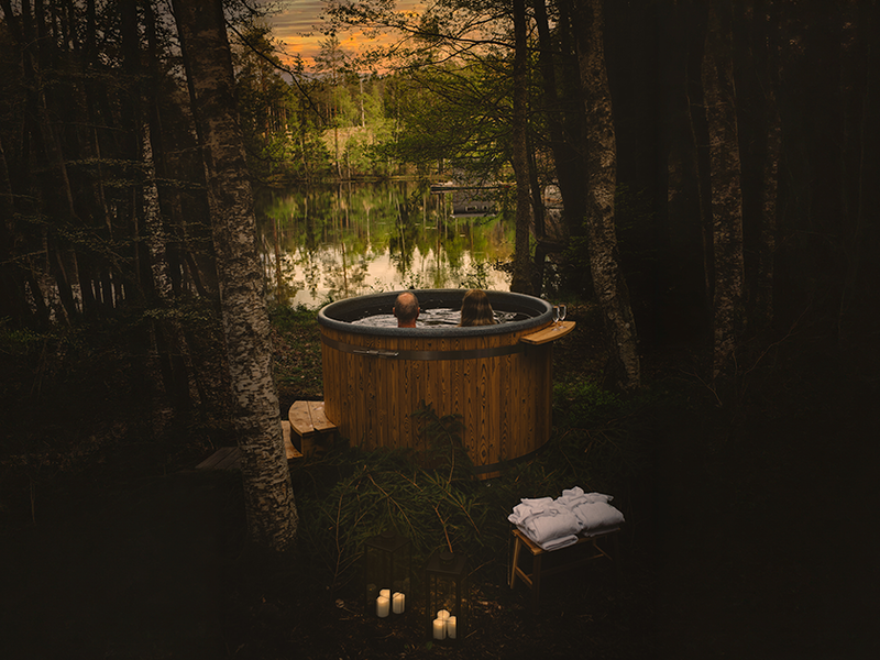 Njut av lugnet i flytande hotellrum med egen badtunna
