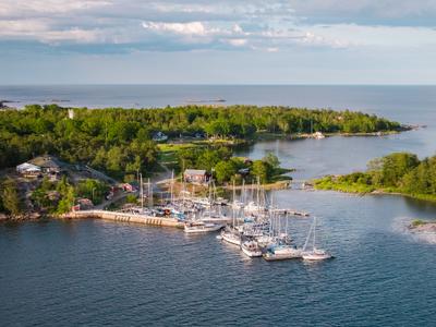 Upplev sommaräventyren på Idö Skärgårdskrog och Marina