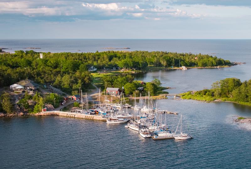 Upplev sommaräventyren på Idö Skärgårdskrog och Marina