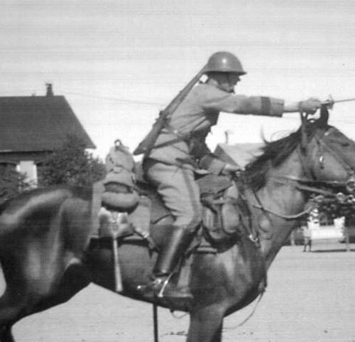 Följ med på en resa genom den militära historien fram till idag