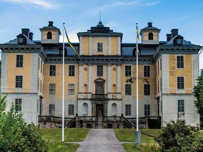 Mälsåkers slott på Sveriges största insjöö