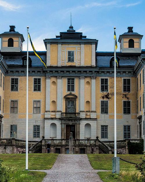 Mälsåkers slott på Sveriges största insjöö