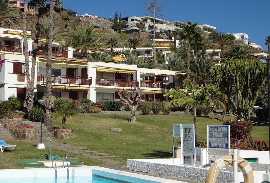 Semesterhem i solen för kvinnliga stenografer