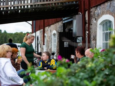 Charmig gårdsbutik med café